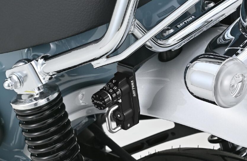 ダックス125のヘルメットホルダー:用途に合わせて比較するデイトナ製