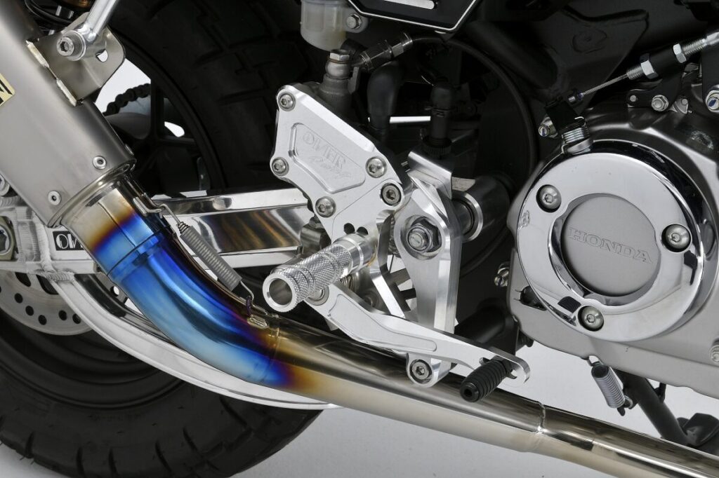 モンキー125のバックステップ：限界を極めるオーバーレーシング