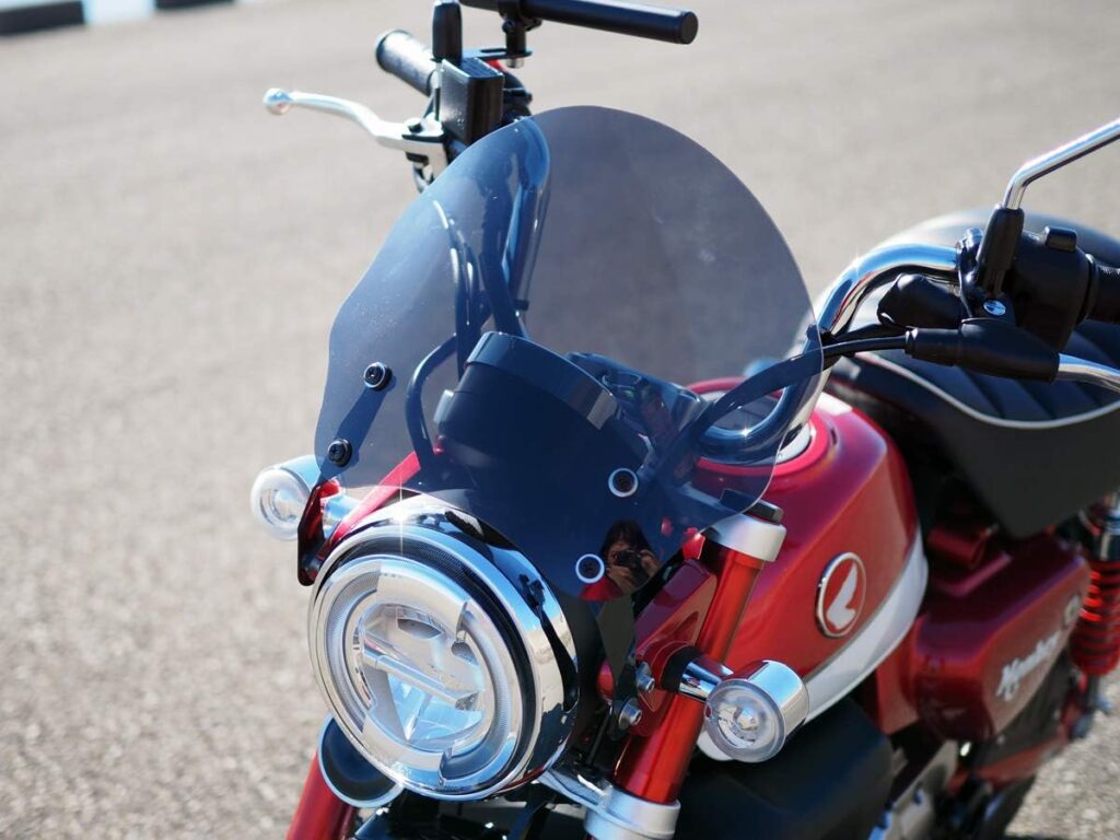 モンキー125ツーリング：スクリーン装着で防風効果を高める